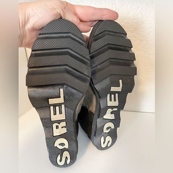 Sorel Women’s Joan of Arctic Wedge Chelsea bootie II in olive and black 9.5 - Picture 11 of 12